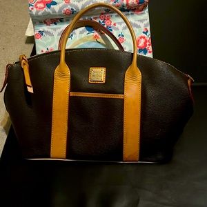 Black Dooney & Bourke bag this a CrossFit /shoulder bag.